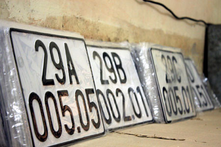 Dân chơi xe cho rằng, đổi từ biển 4 số lên 5 số, khái niệm biển đẹp không thay đổi nhiều. Cụ thể: các số gánh, số lặp, biển tiến, biển “phong thủy”, biển có tổng điểm cao… vẫn được thịnh hành. Dân chơi xe cho rằng, đổi từ biển 4 số lên 5 số, khái niệm biển đẹp không thay đổi nhiều. Cụ thể: các số gánh, số lặp, biển tiến, biển “phong thủy”, biển có tổng điểm cao… vẫn được thịnh hành