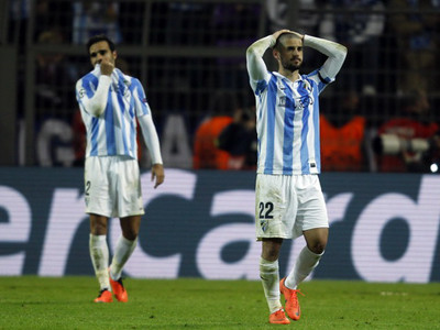 Malaga cầm vàng mà để vàng rơi. Ảnh: Reuters