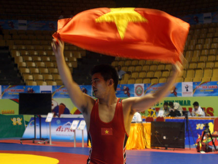 Niềm vui của đô cử Nguyễn Thế Anh sau khi vô địch. Ảnh: Tường Vũ. Niềm vui của đô cử Nguyễn Thế Anh sau khi vô địch. Ảnh: Tường Vũ