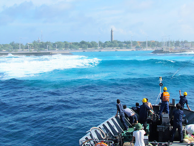 Sóng cấp 5 cấp 6, giật cấp 7 cấp 8 lâu thế, Trường Sa ơi? 