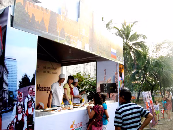 Gian hàng ẩm thực Nga