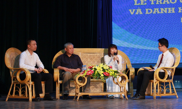 Chương trình còn có phần giao lưu liên quan tới vấn đề tình hình kinh tế suy thoái, cơ hội việc làm của học sinh các trường trung cấp chuyên nghiệp, trường nghề...