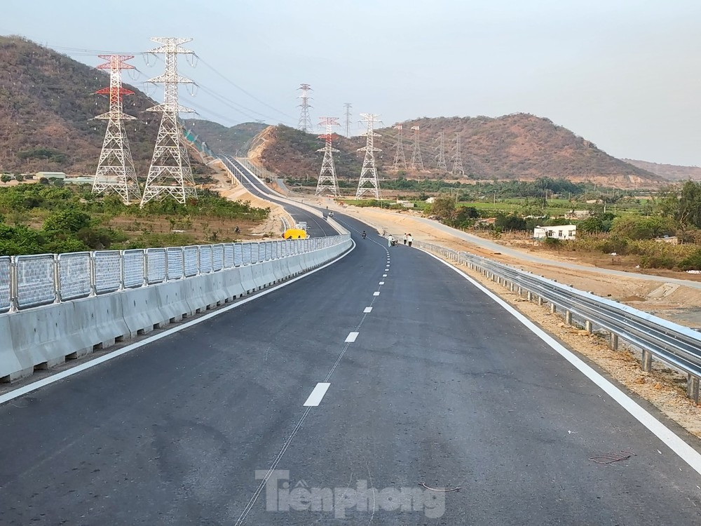 Cao tốc Vĩnh Hảo - Phan Thiết sẽ đưa vào khai thác từ ngày 19/5 (Ảnh: Mạnh Thắng). Cao tốc Vĩnh Hảo - Phan Thiết sẽ đưa vào khai thác từ ngày 19/5 (Ảnh: Mạnh Thắng).