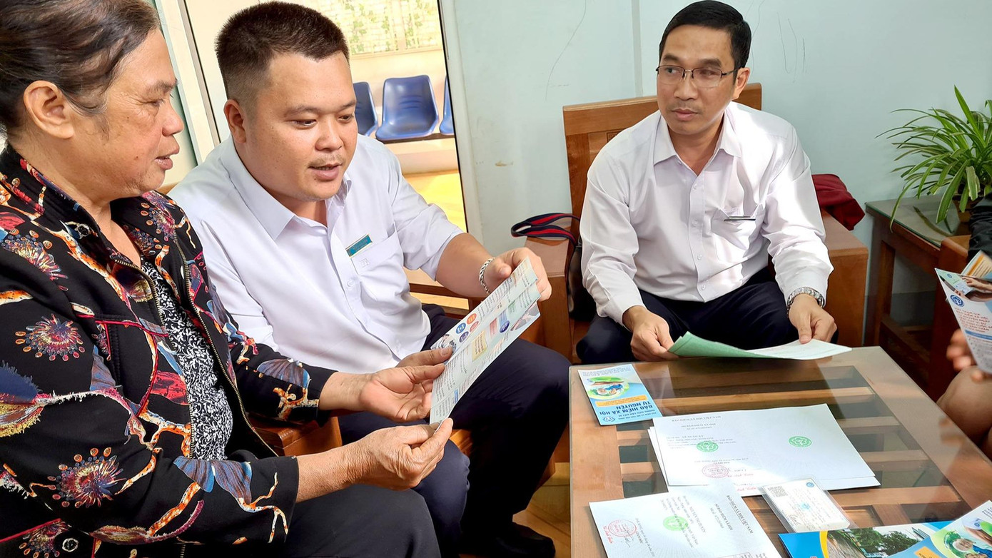 Dự thảo Luật BHXH sửa đổi bổ sung nhóm người hoạt động không chuyên trách cấp thôn, tổ dân phố tham gia BHXH bắt buộc. (Ảnh minh hoạ: PT).