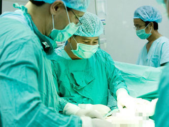 Sau vụ BS Tường vứt xác, nhiều bệnh viện thẩm mỹ tại TP.HCM cho biết khách hàng đã không dám nâng ngực dù đã đóng tiền. Ảnh minh họa: BS Phan Hiệp Lợi