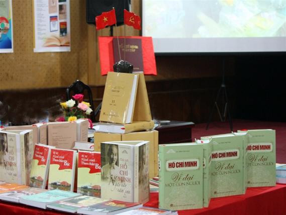 Các ấn phẩm kỷ niệm 120 năm Ngày sinh Chủ tịch Hồ Chí Minh