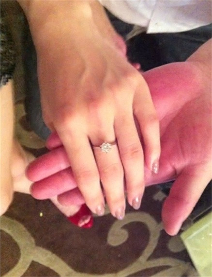 Nữ MC này nói trong 4 năm yêu nhau, ông Phạm đã thuê nhà sang, mua xe, mua nhiều đồ trang sức quý giá cho cô