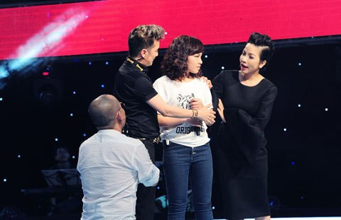 Các HLV tranh giành thí sinh. Các HLV tranh giành thí sinh