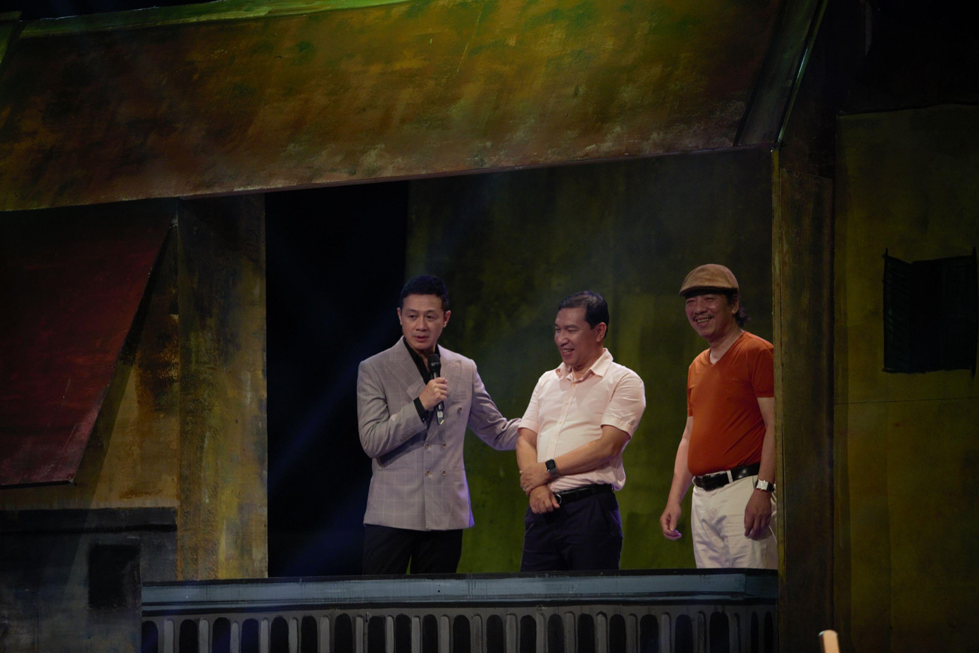 Quang Thắng và nhạc sĩ Duy Thái trong QTX tháng 7 Quang Thắng và nhạc sĩ Duy Thái trong QTX tháng 7