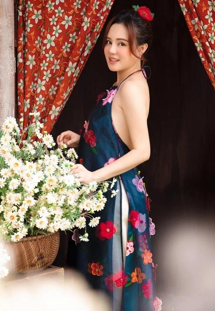 Vy Oanh đang muốn bà Hằng cung cắp bằng chứng những gì bà đã nói. Vy Oanh đang muốn bà Hằng cung cắp bằng chứng những gì bà đã nói.