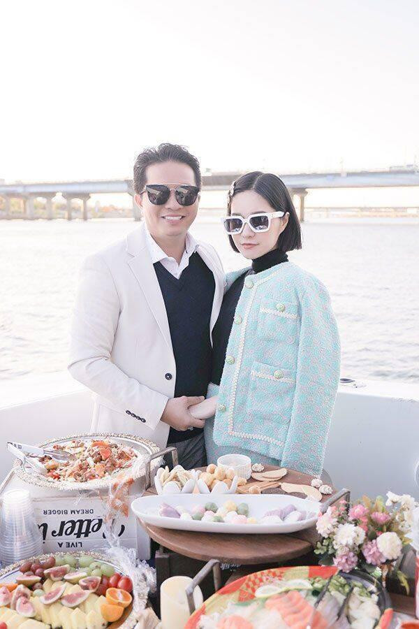 Hai vợ chồng Di Băng Hai vợ chồng Di Băng