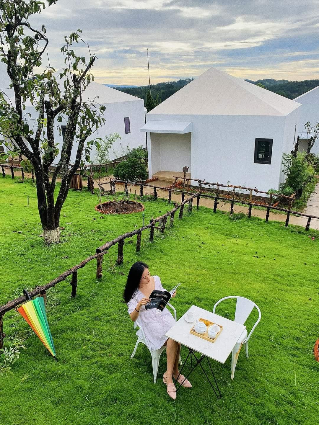 Lý Nhã Kỳ tại khu nghỉ dưỡng của mình