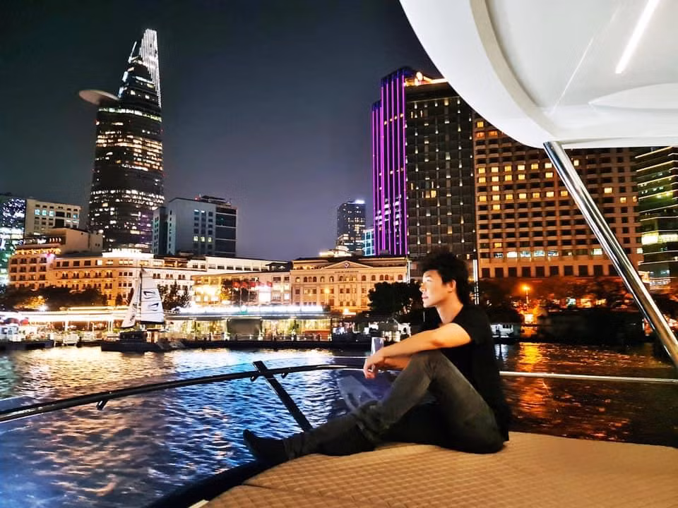 Nathan Lee nổi tiếng giàu có. Nathan Lee nổi tiếng giàu có.