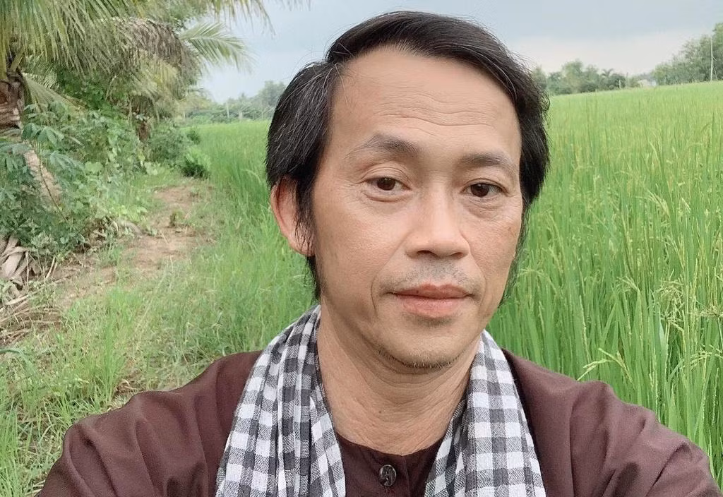 Hoài Linh bị nghi ngờ về khoản tiền từ thiện.