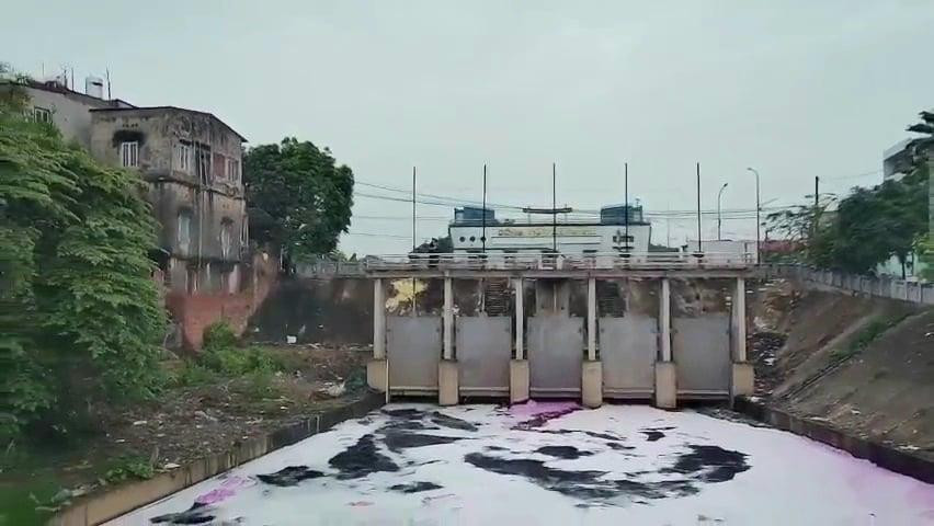 Hình ảnh cống xả Đặng xá xả nước hôm 2/5 Hình ảnh cống xả Đặng xá xả nước hôm 2/5