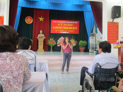 Đại diện báo Tiền Phong giao lưu văn nghệ