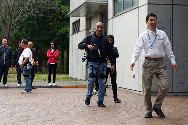 Sang Nhật Bản thử robot, 'cưỡi' Cub điện, trải nghiệm xe Hydro ảnh 3