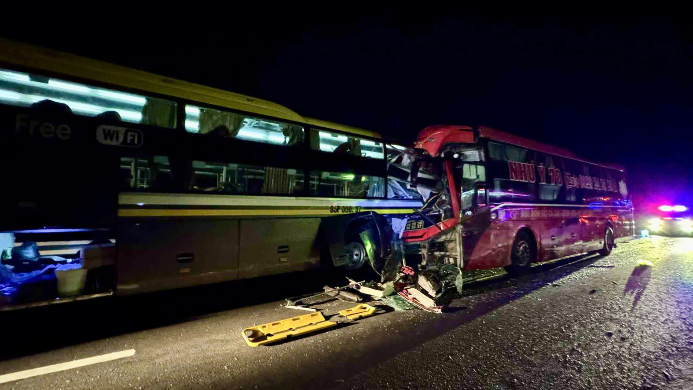 Vụ tai nạn giữa 2 xe khách khiến 3 người tử vong