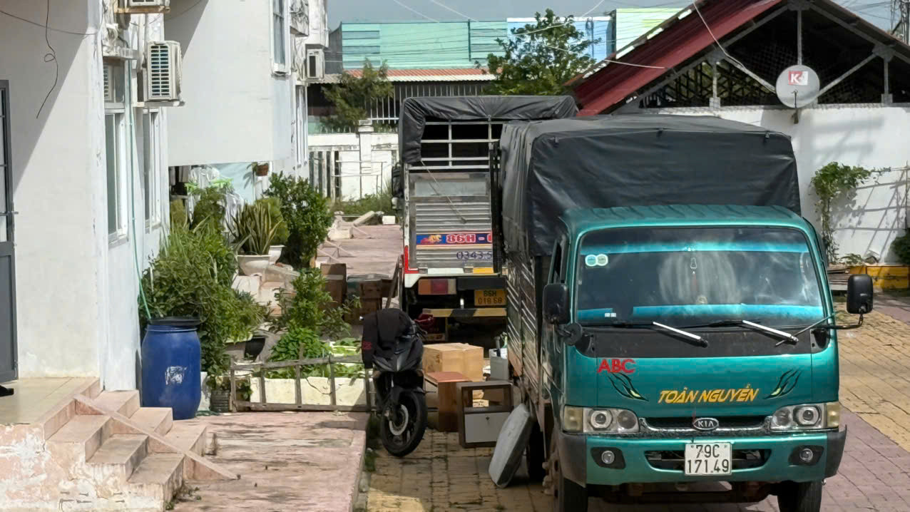Gia đình chị Thi thuê xe tải vận chuyển toàn bộ đồ đạc lên Lâm Đồng. Gia đình chị Thi thuê xe tải vận chuyển toàn bộ đồ đạc lên Lâm Đồng.