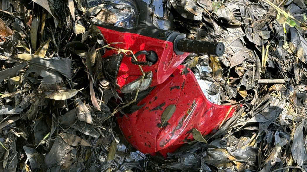 Hai đối tượng trộm cắp giấu xe trong khu nội đồng. Ảnh: CACC.