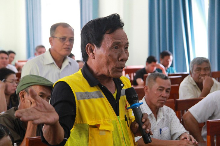 Người dân vùng dự án khai thác titan phát biểu ý kiến.