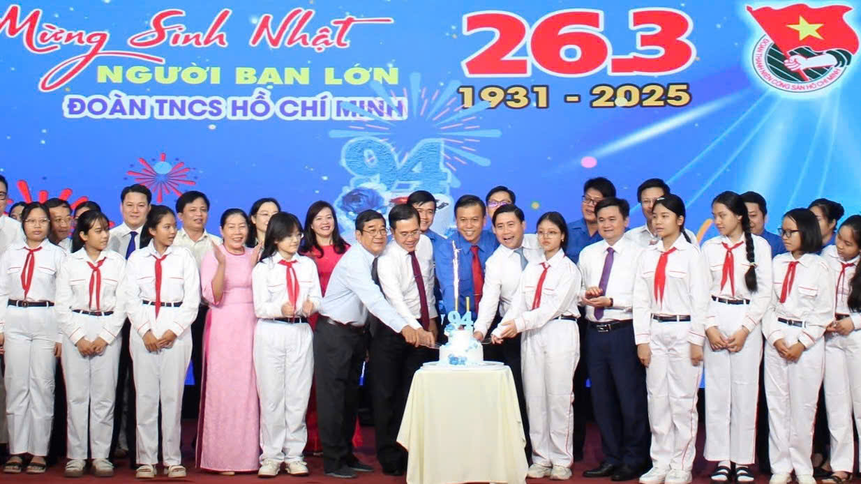 Tỉnh đoàn Ninh Thuận mừng 94 năm Ngày thành lập Đoàn TNCS Hồ Chí Minh.
