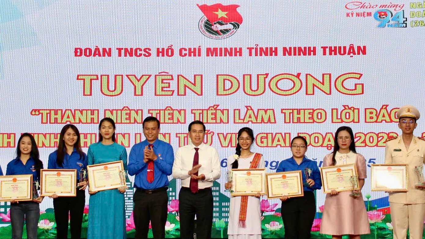 Tuyên dương gương thanh niên tiên tiến làm theo lời Bác tỉnh Ninh Thuận lần thứ VIII.