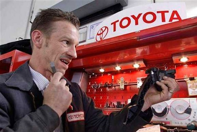 10. Toyota Giá trị thương hiệu: 35,3 tỷ USD Xếp hạng năm 2012: 10 Thay đổi giá trị thương hiệu: +17%. 10. Toyota Giá trị thương hiệu: 35,3 tỷ USD Xếp hạng năm 2012: 10 Thay đổi giá trị thương hiệu: +17%