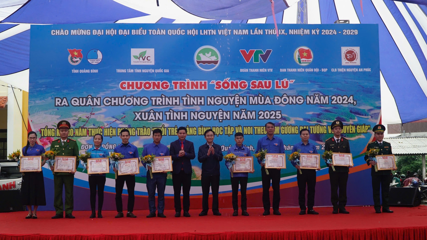 Những tập thể và cá nhân được tuyên dương.