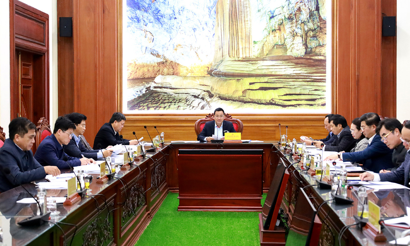 Cuộc họp của Ban Thường vụ Tỉnh uỷ Quảng Bình bàn về sắp xếp, tinh gọn bộ máy.