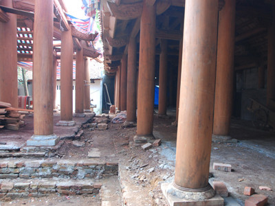 Nham nhở giữa nhà Tổ nhà Khánh