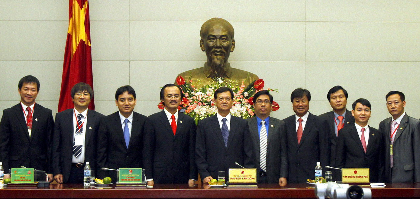 Thủ tướng Nguyễn Tấn Dũng và lãnh đạo T.Ư Đoàn, Hội LHTN, Hội Doanh nhân trẻ Ảnh: Ngọc Thắng