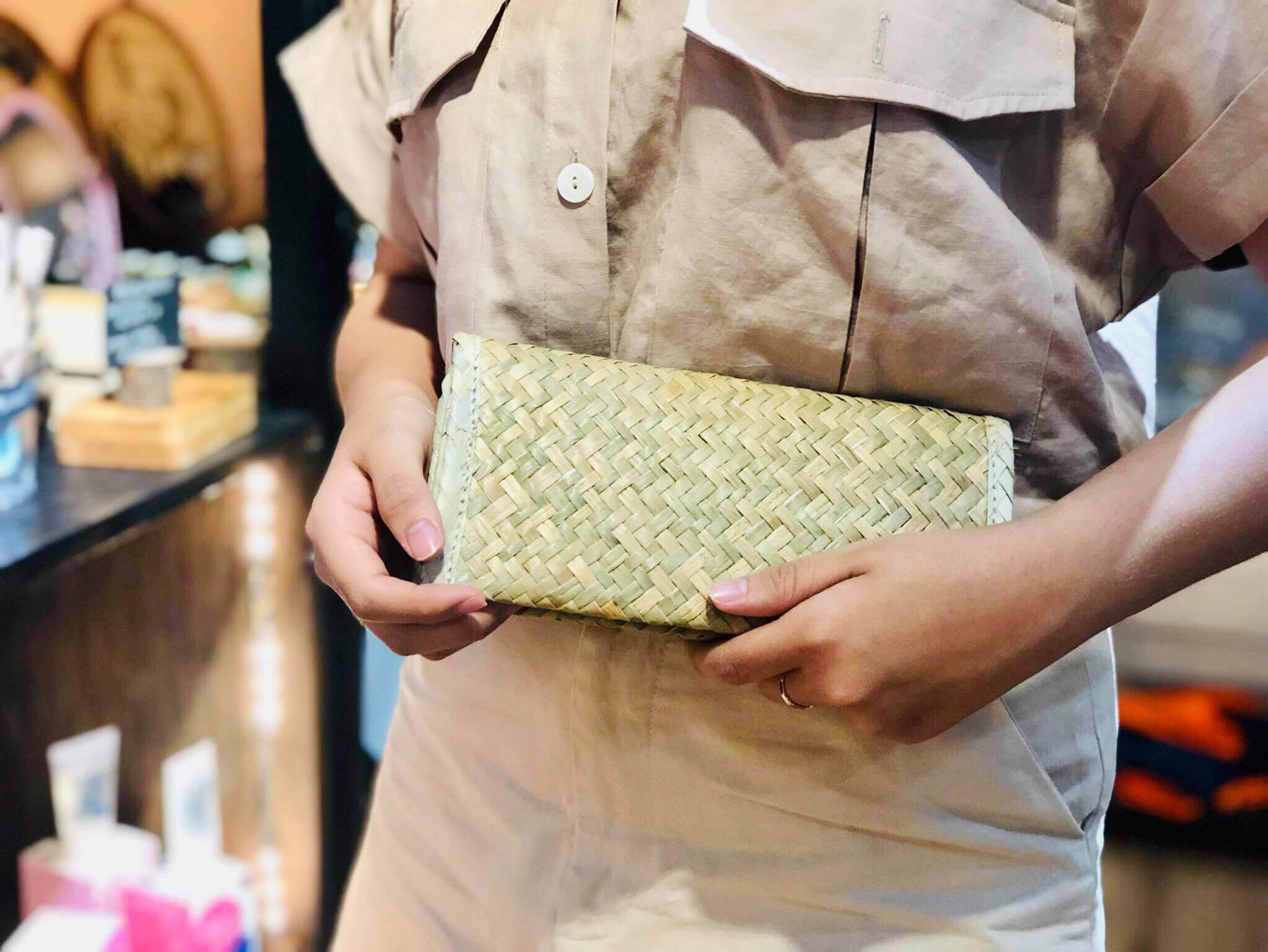 Ngoài ra, &quot;tạp hóa xanh&quot; của Kim Hằng còn có hơn 200 sản phẩm tiêu dùng xanh, thân thiện với môi trường.