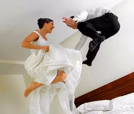 Đêm tân hôn trọn vẹn sẽ là khởi đầu tốt cho hạnh phúc lứa đôi.