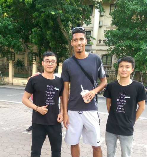 Lỡ World Cup, sao M.U sang Việt Nam 'giải sầu' ảnh 1