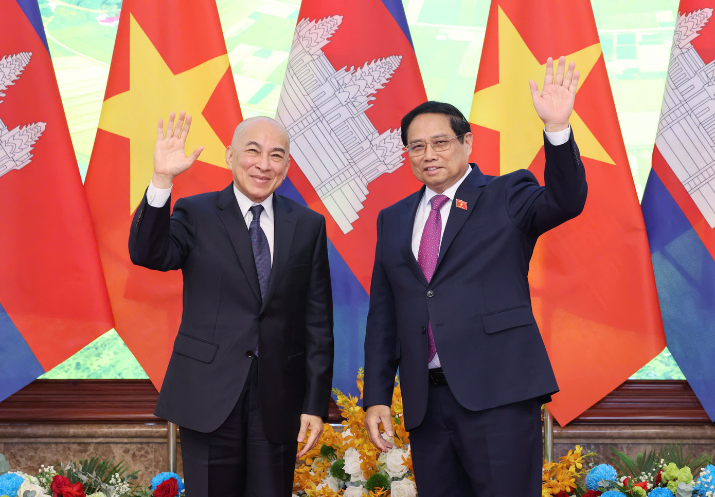 Thủ tướng Phạm Minh Chính và Quốc vương Campuchia Norodom Sihamoni. (Ảnh: Nhật Minh) Thủ tướng Phạm Minh Chính và Quốc vương Campuchia Norodom Sihamoni. (Ảnh: Nhật Minh)