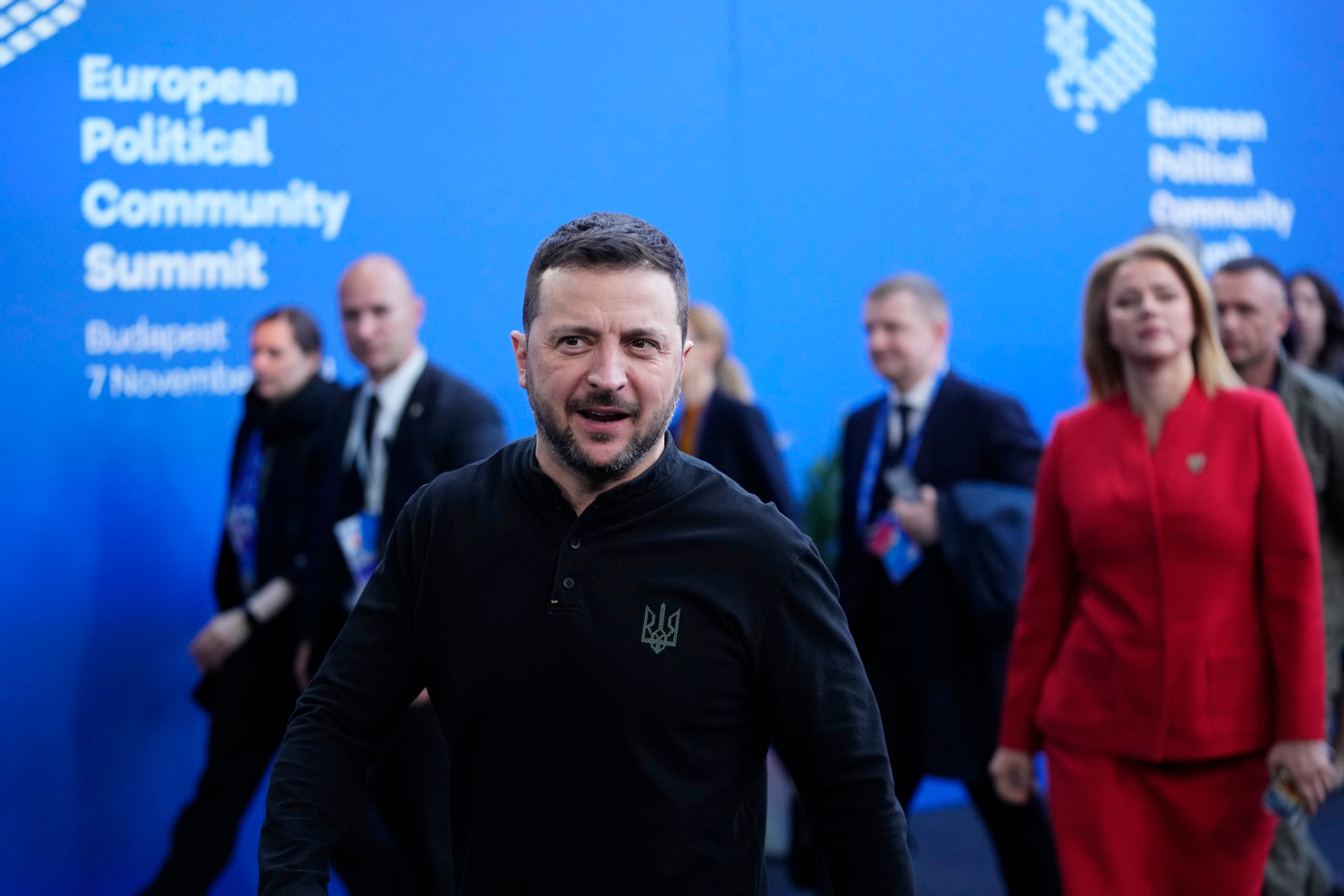 Tổng thống Ukraine Volodymir Zelensky và các lãnh đạo châu Âu dự cuộc họp ngày 7/11 tại Budapest. (Ảnh: AP)