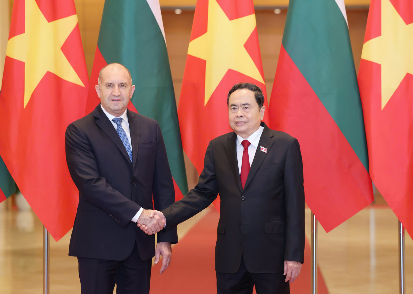 Tổng thống Bulgaria Rumen Radev hội kiến Chủ tịch Quốc hội Trần Thanh Mẫn. (Ảnh: Nhật Minh)