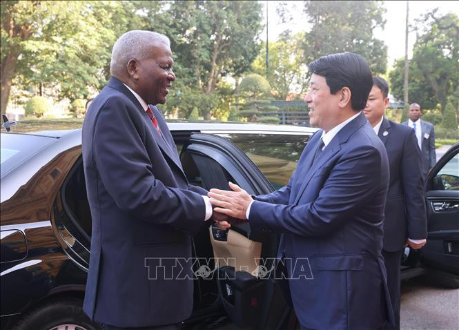 Chủ tịch nước Lương Cường đón Chủ tịch Quốc hội Cuba Esteban Lazo Hernandez. (Ảnh: TTXVN) Chủ tịch nước Lương Cường đón Chủ tịch Quốc hội Cuba Esteban Lazo Hernandez. (Ảnh: TTXVN)