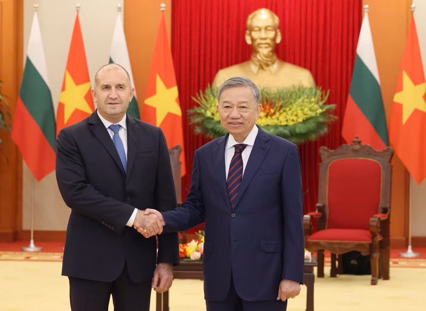 Tổng Bí thư Tô Lâm tiếp Tổng thống Bulgaria Rumen Radev. (Ảnh: Nhật Minh)