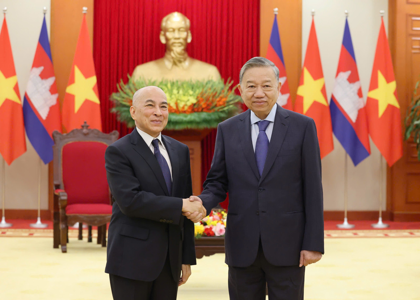 Tổng Bí thư Tô Lâm hội kiến Quốc vương Campuchia Norodom Sihamoni. (Ảnh: Nhật Minh)