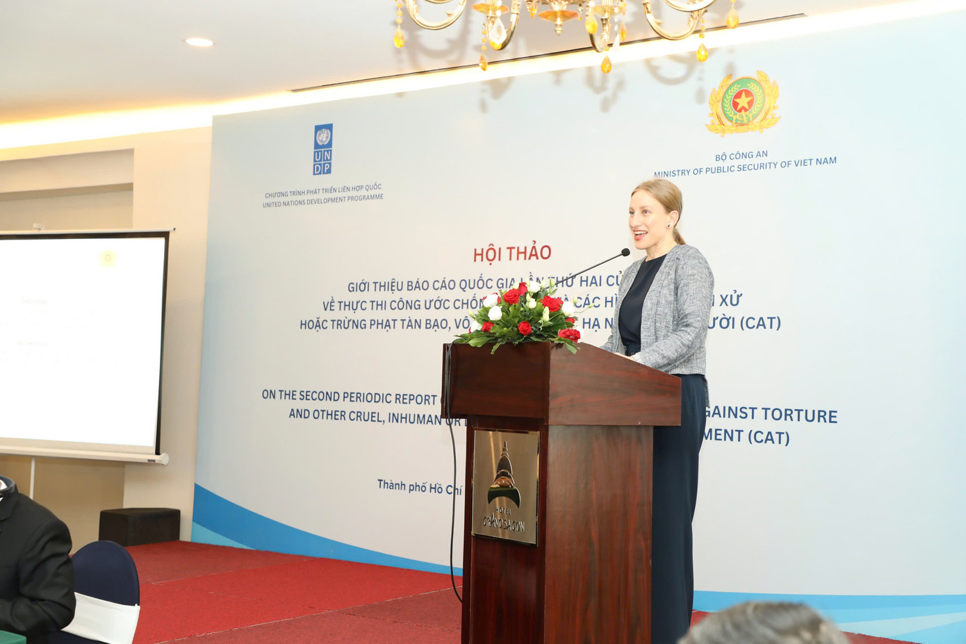 Bà Sabina Stein - Trợ lý Trưởng Đại diện Thường trú, Trưởng nhóm Quản trị và Tham gia UNDP, phát biểu khai mạc Hội thảo. (Ảnh: BTC) Bà Sabina Stein - Trợ lý Trưởng Đại diện Thường trú, Trưởng nhóm Quản trị và Tham gia UNDP, phát biểu khai mạc Hội thảo. (Ảnh: BTC)