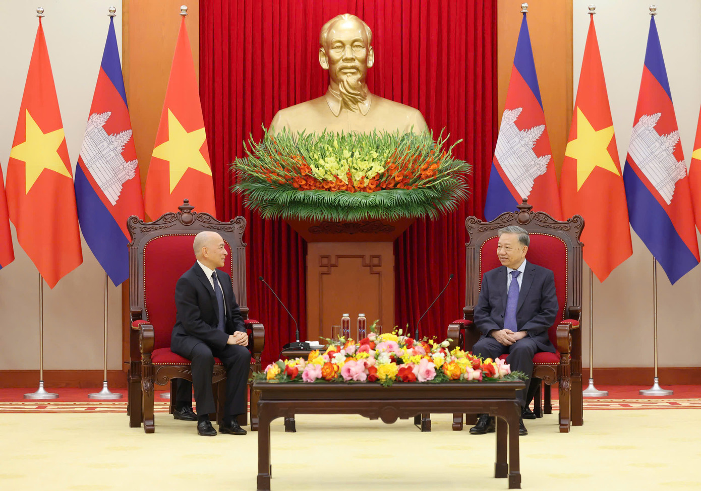 Tổng Bí thư Tô Lâm hội kiến Quốc vương Campuchia Norodom Sihamoni. (Ảnh: Nhật Minh)