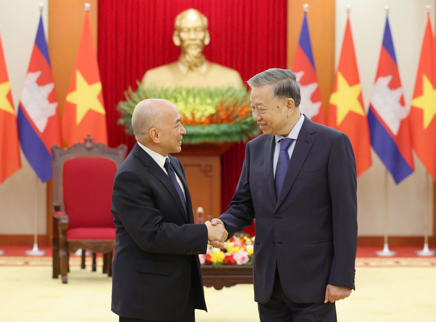 Tổng Bí thư Tô Lâm hội kiến Quốc vương Campuchia Norodom Sihamoni. (Ảnh: Nhật Minh)