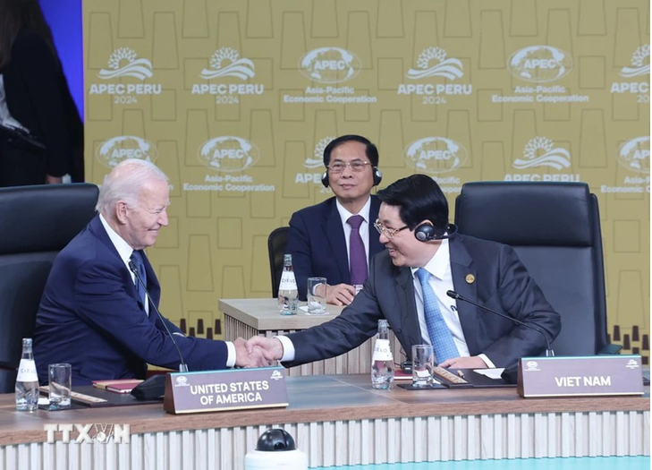 Chủ tịch nước Lương Cường và Tổng thống Mỹ Joe Biden tại cấp cao APEC. (Ảnh: TTXVN) Chủ tịch nước Lương Cường và Tổng thống Mỹ Joe Biden tại cấp cao APEC. (Ảnh: TTXVN)