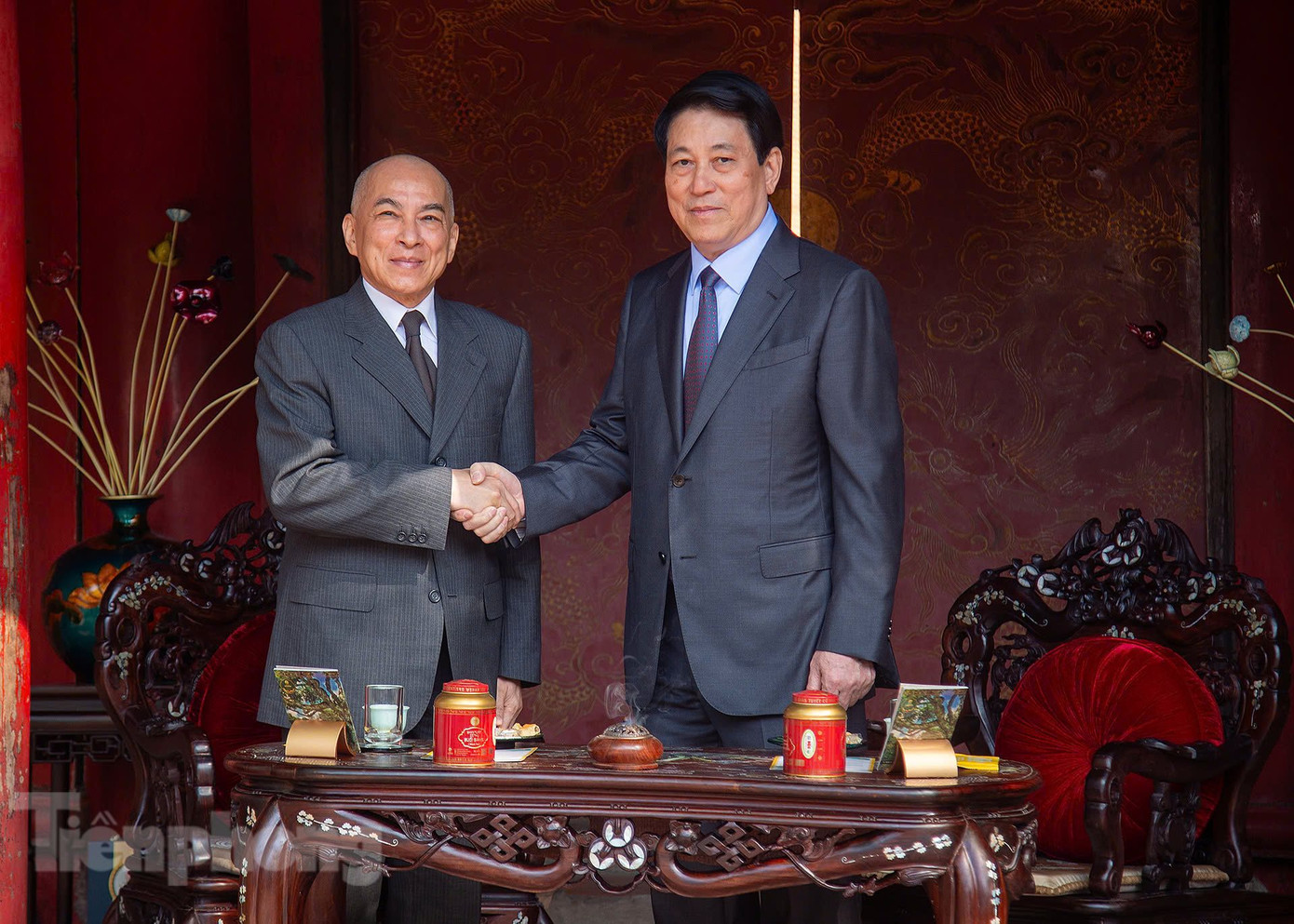 Chủ tịch nước Lương Cường và Quốc vương Campuchia Norodom Sihamoni. (Ảnh: Như Ý)