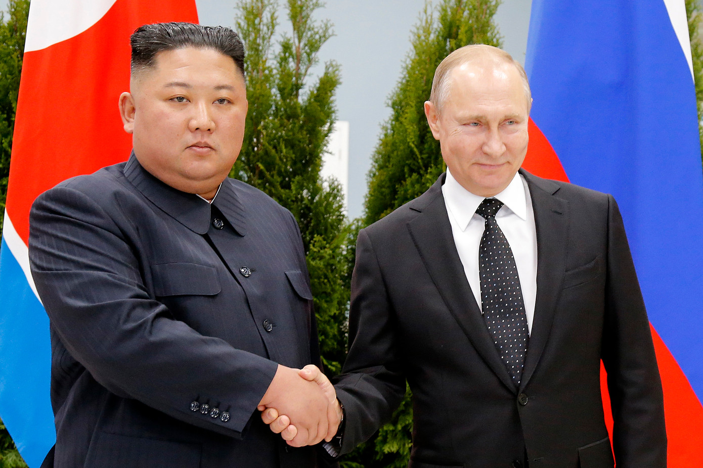 Tổng thống Nga Vladimir Putin và Chủ tịch Triều Tiên Kim Jong Un trong cuộc gặp ở Vladivostok, năm 2019. (Ảnh: AP) Tổng thống Nga Vladimir Putin và Chủ tịch Triều Tiên Kim Jong Un trong cuộc gặp ở Vladivostok, năm 2019. (Ảnh: AP)