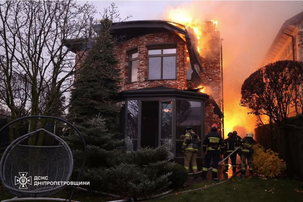 Hiện trường vụ tấn công ở Dnipro, Ukraine, ngày 21/11. (Ảnh: Reuters) Hiện trường vụ tấn công ở Dnipro, Ukraine, ngày 21/11. (Ảnh: Reuters)