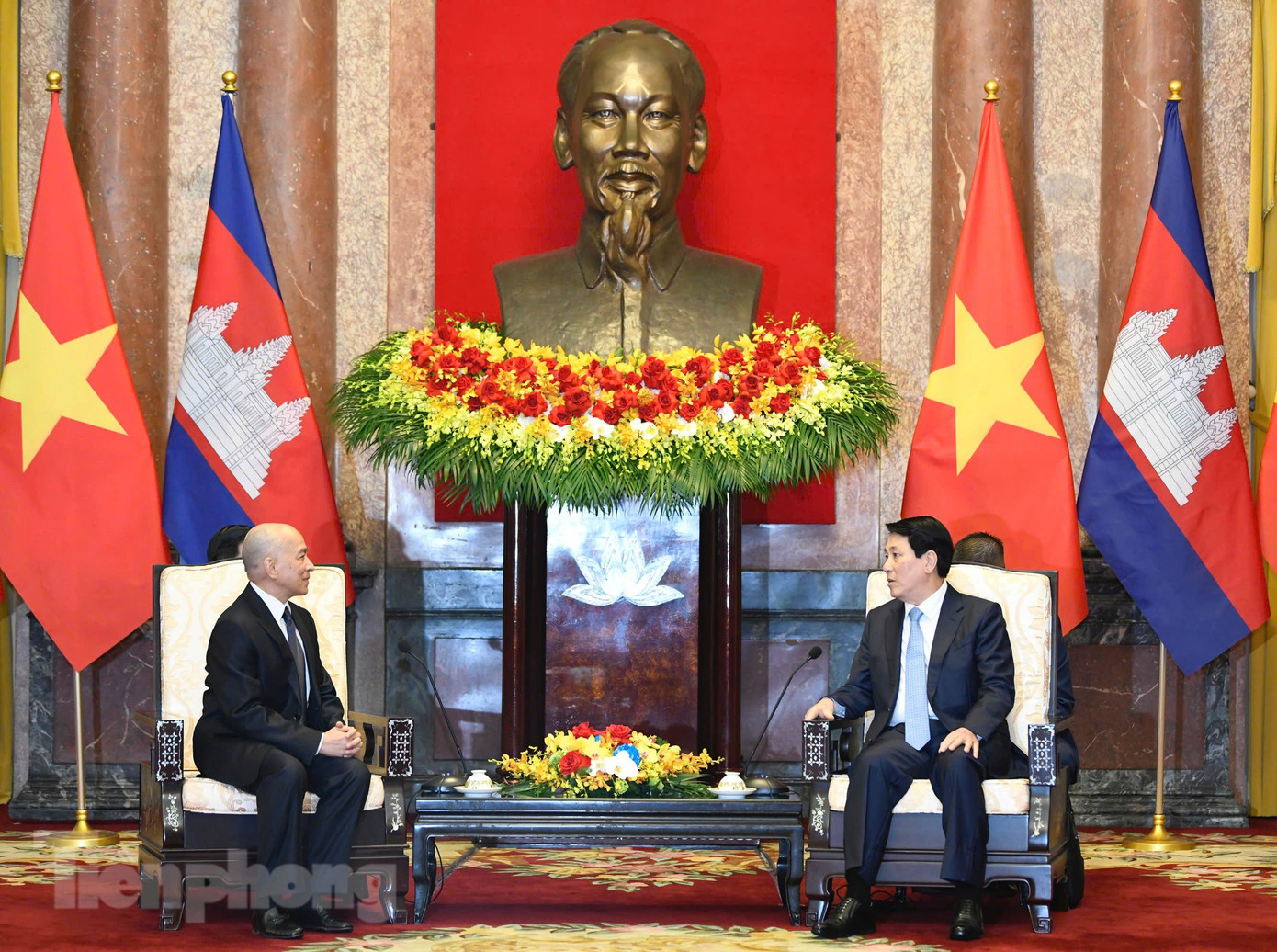 Chủ tịch nước Lương Cường và Quốc vương Campuchia trong cuộc gặp tại Phủ Chủ tịch. (Ảnh: Như Ý)