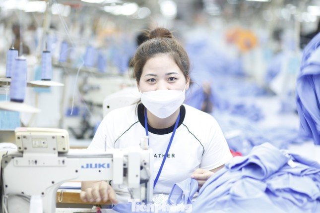 10 văn bản quy phạm pháp luật về lao động, tiền lương sẽ bị bãi bỏ từ ngày 15/2. Ảnh: Nguyễn Thắng. 10 văn bản quy phạm pháp luật về lao động, tiền lương sẽ bị bãi bỏ từ ngày 15/2. Ảnh: Nguyễn Thắng.